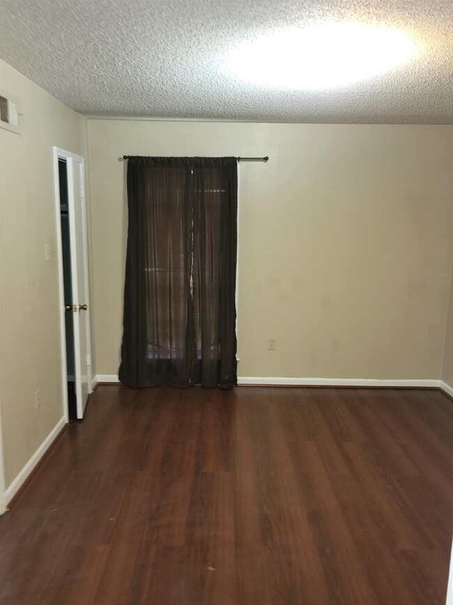 Building Photo - 4136 Raintree Cove