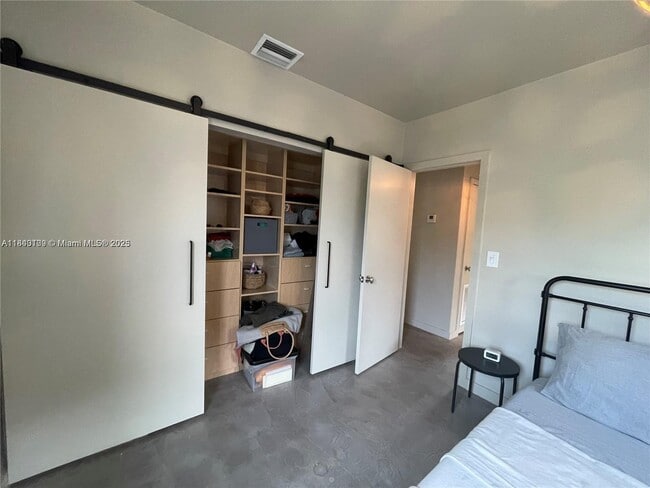 Building Photo - 6321 SW 43rd St