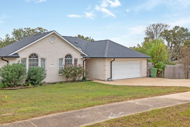 Building Photo - MAY MOVE IN!  3 Bed, 2 Bath Home in Bryan Available Now!