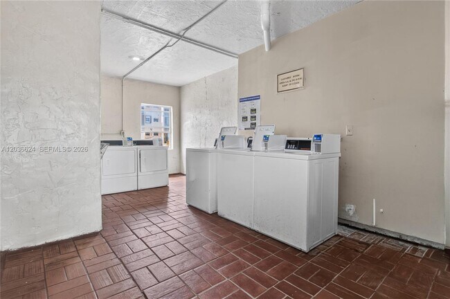 Building Photo - 6070 W 18th Ave