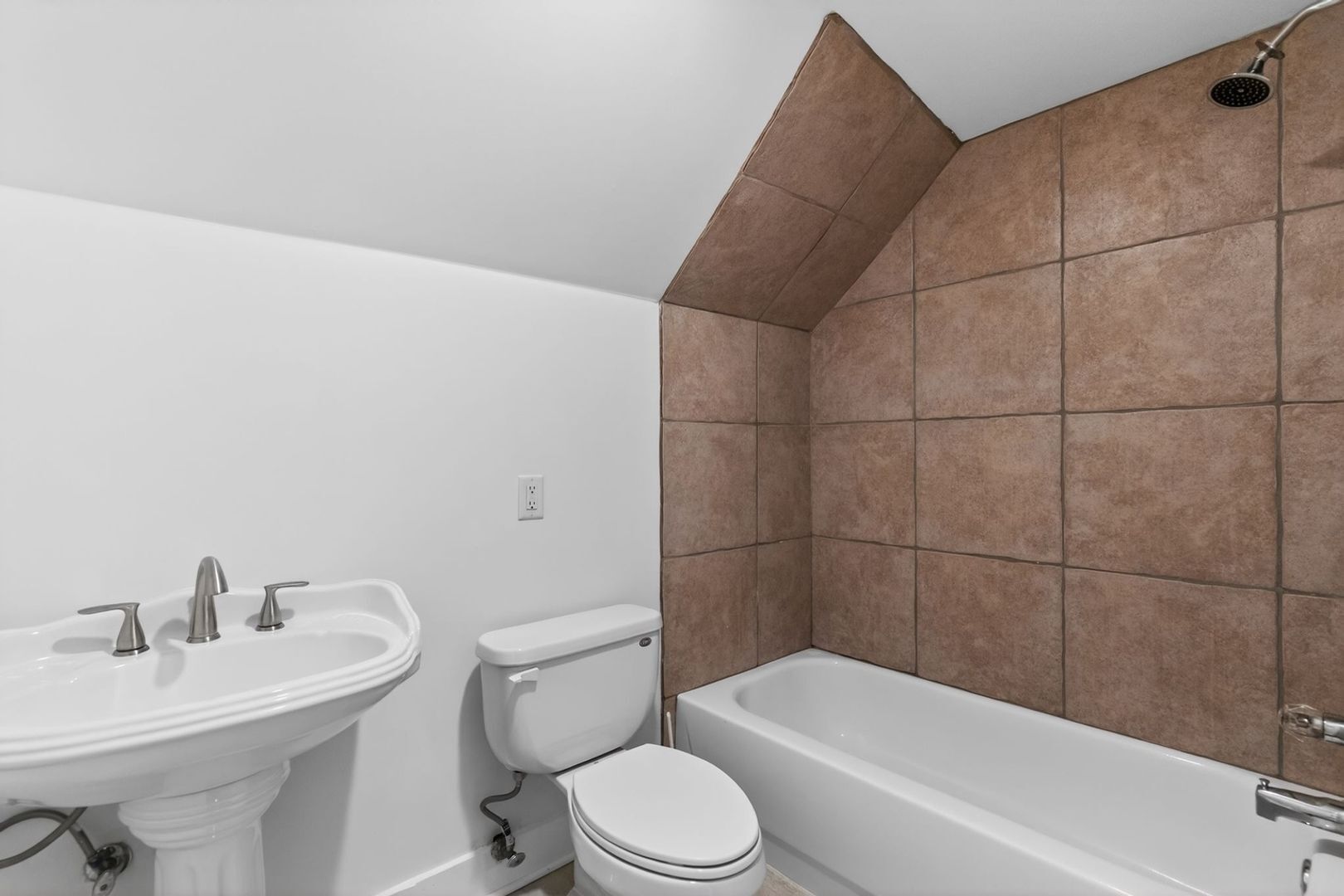 Building Photo - 321 Orleans St SE