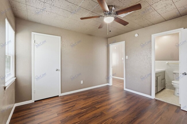 Building Photo - 3130 S Llewellyn Ave