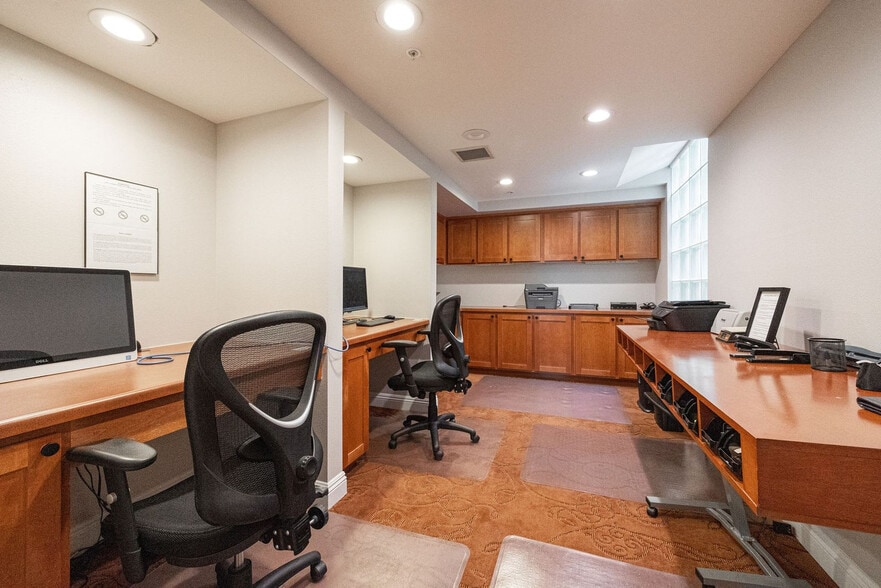 Building Photo - 2419 Fifth Avenue-SI FL1-ID1335156P