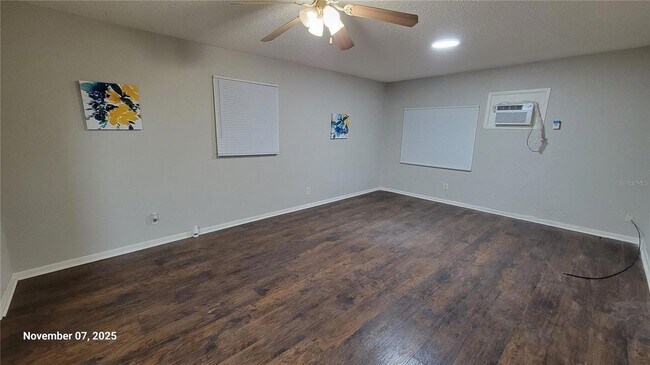 Building Photo - 411 Ave E SE