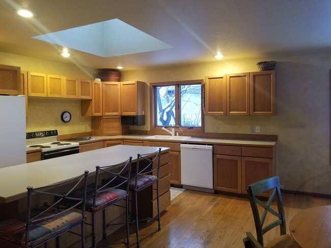 Building Photo - Buffalo Hills Golf Course River Front 3 be...