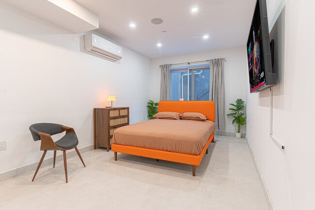 Building Photo - 1255 Decatur St