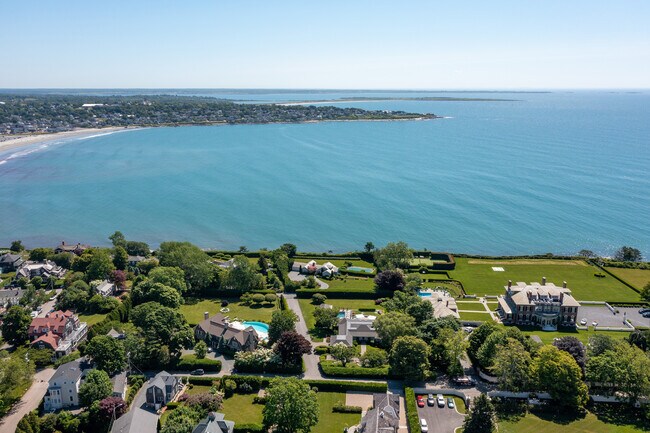 Building Photo - 3 Barclay Sq