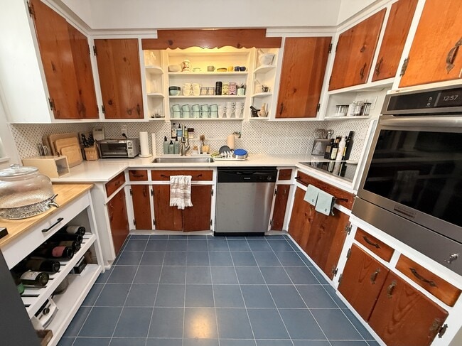 Building Photo - 2841 SW 33rd Ave