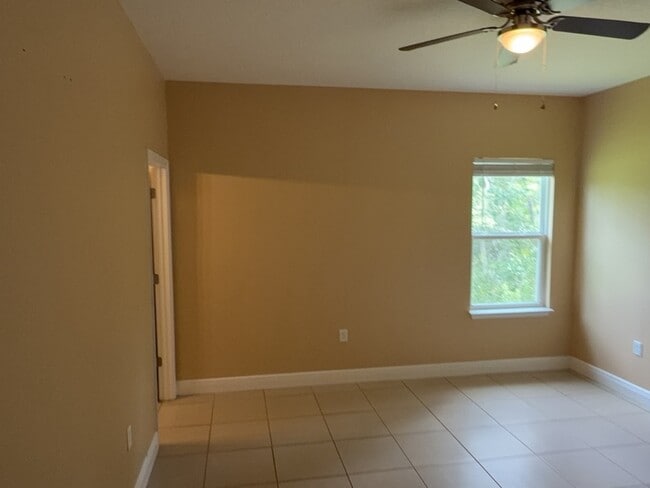 Building Photo - 5017 SW 165th Street Rd