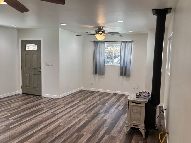 Building Photo - Great Location! A Must See 2 Bedroom/ 2 Ba...