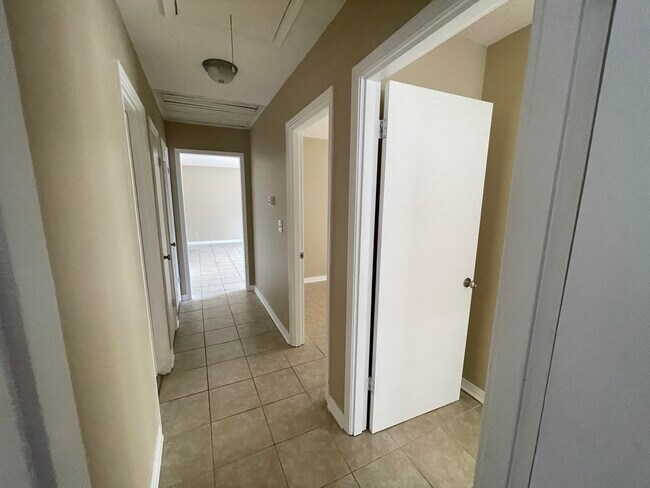 Building Photo - 121 Willard Rd NW