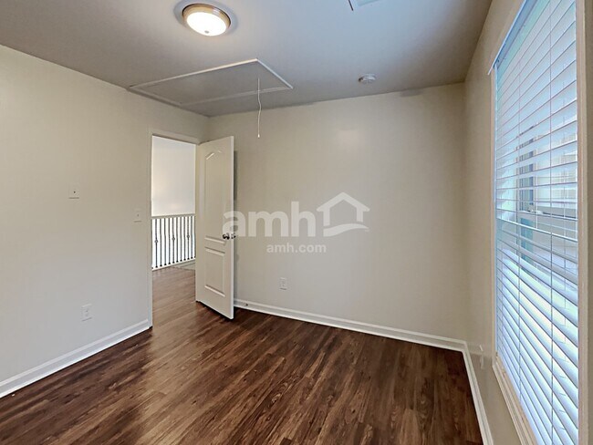 Building Photo - 3562 Huddlestone Ln NE