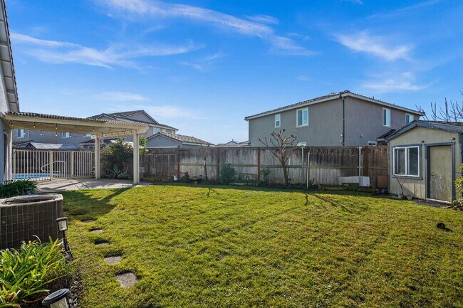 Building Photo - Charming 3-Bedroom Home with Pool
