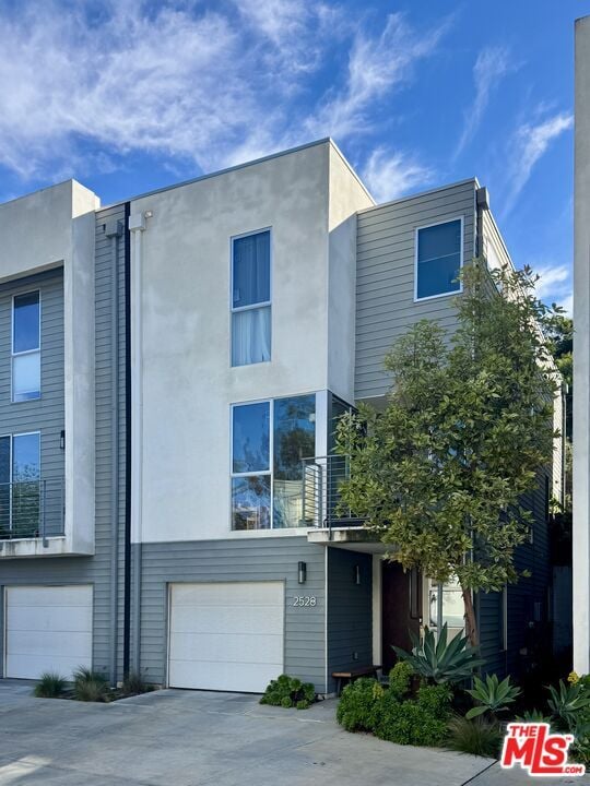 Building Photo - 2528 Via Artis