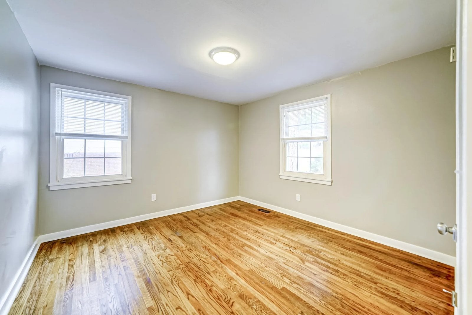 Building Photo - 661 Lorraine Dr