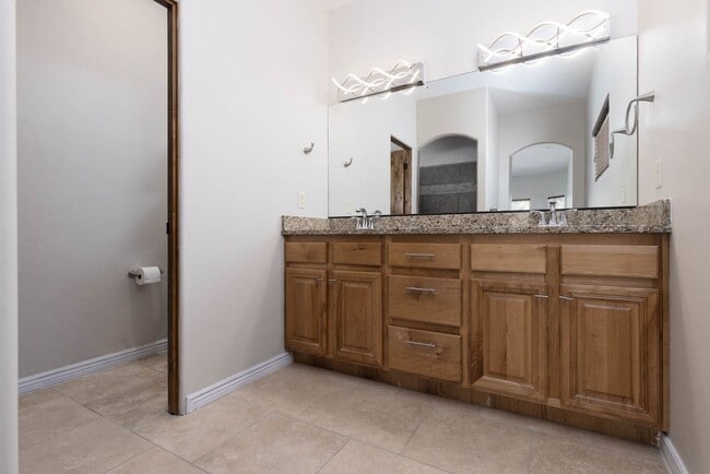 Building Photo - House in Gated Community with Views!