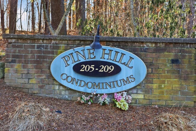 Building Photo - 209 Great Rd