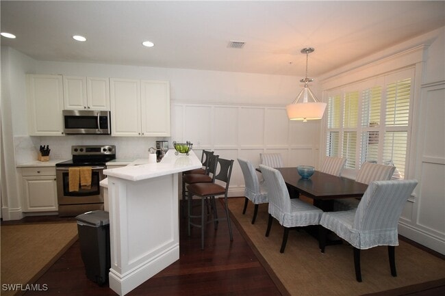 Building Photo - 1370 Mariposa Cir
