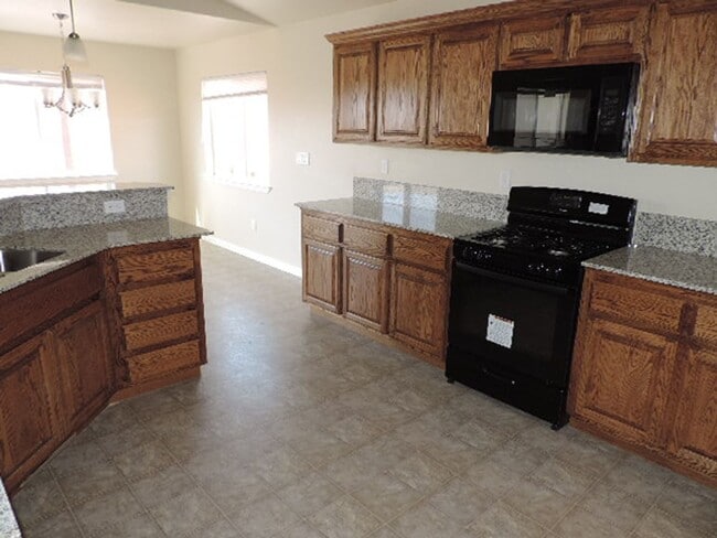 Building Photo - 3 bedroom home, $2250 per month