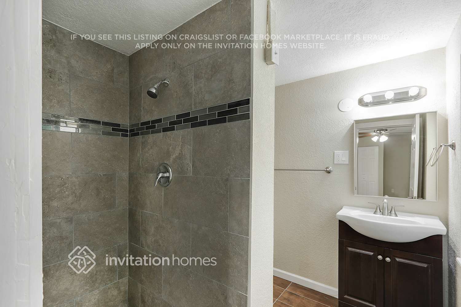 Building Photo - 411 Seffner Valrico Rd