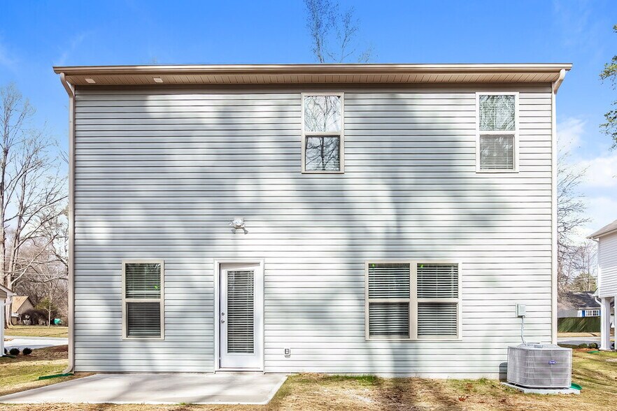 Building Photo - 1013 Helms Rd