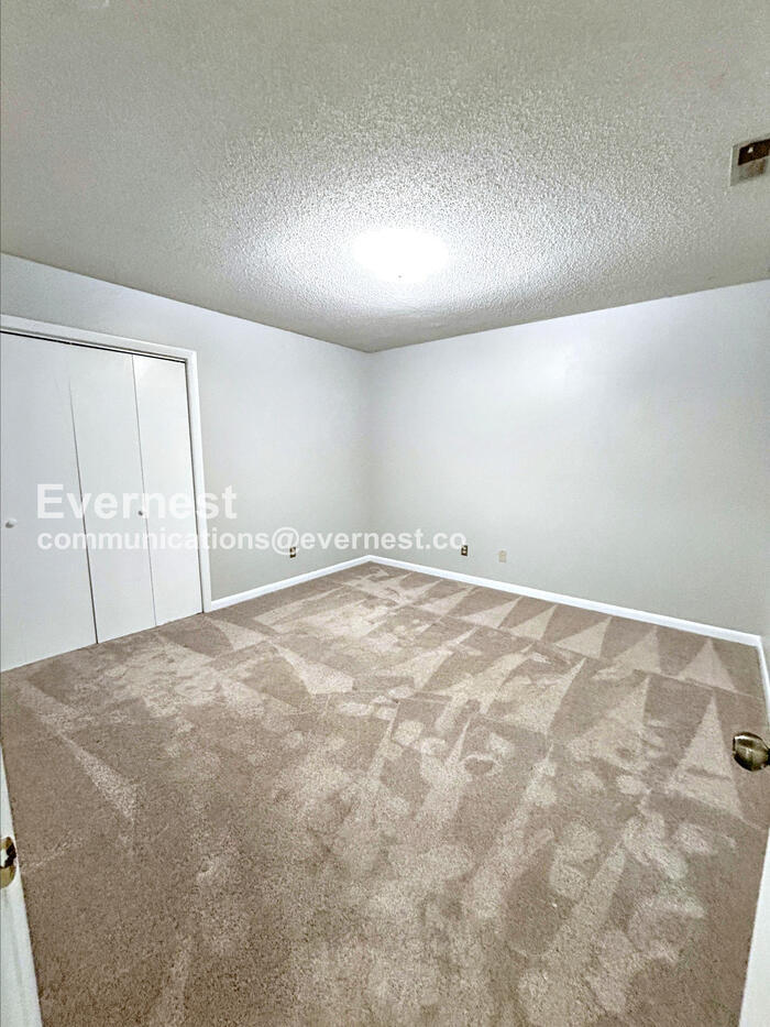 Building Photo - 57 Carrisbrooke Ln