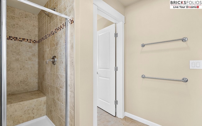 Building Photo - Natural Light-Filled Renton Home with Space to Live & Entertain!