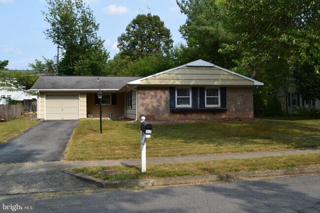 Primary Photo - 4405 Manor Hall Ln
