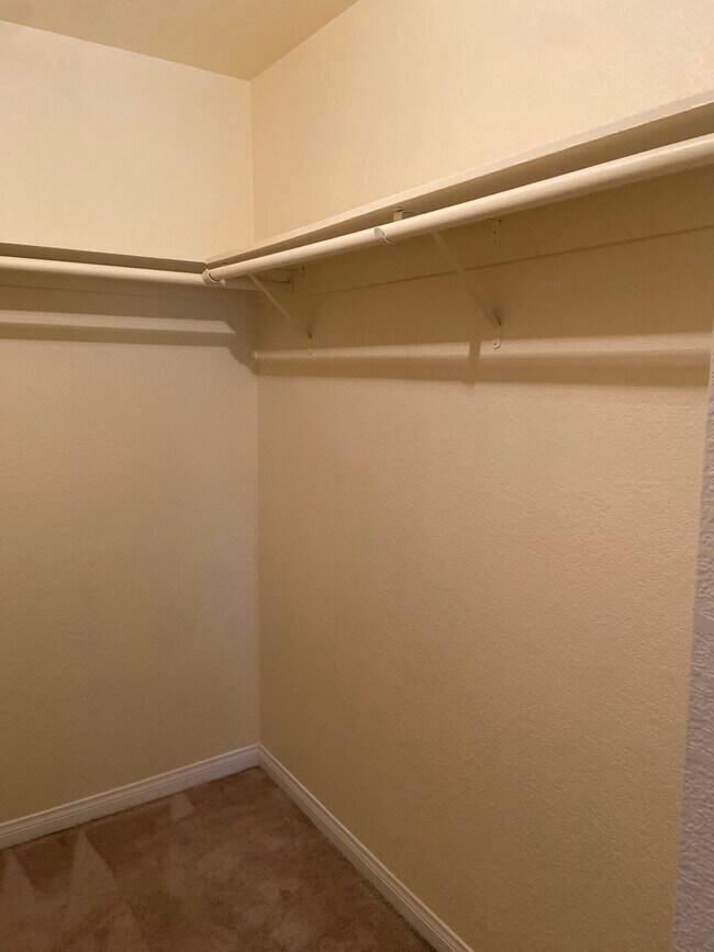 Building Photo - 435 E Valencia Ave