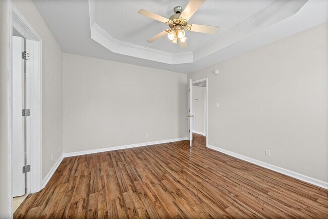 Building Photo - 3865 Roscommon Way