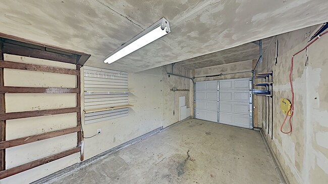 Building Photo - 3 Bedroom 1 Bath Home With 1 Car Garage In...