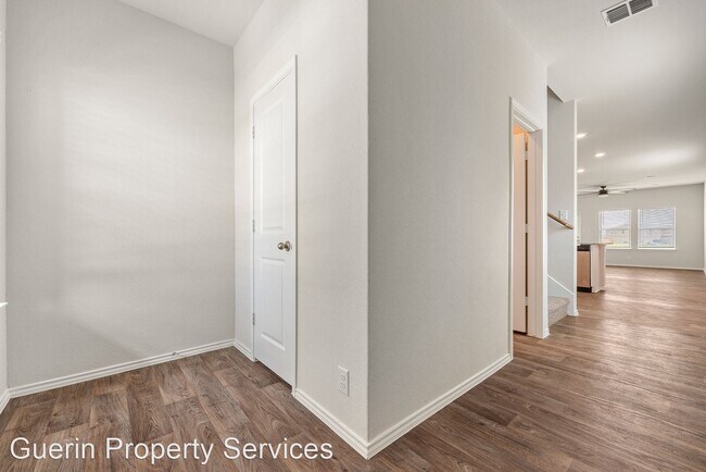 Building Photo - 4 br, 2.5 bath House - 133 Legendary Trail...