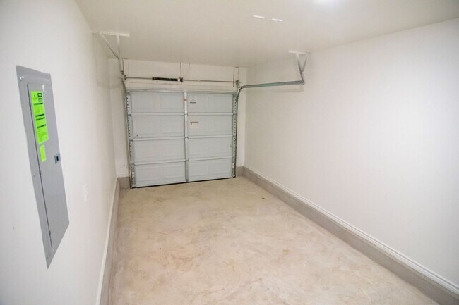 Building Photo - 1261 Lehmann Dr