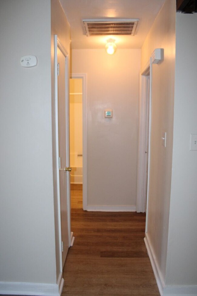 Building Photo - Charming Duplex in Havelock