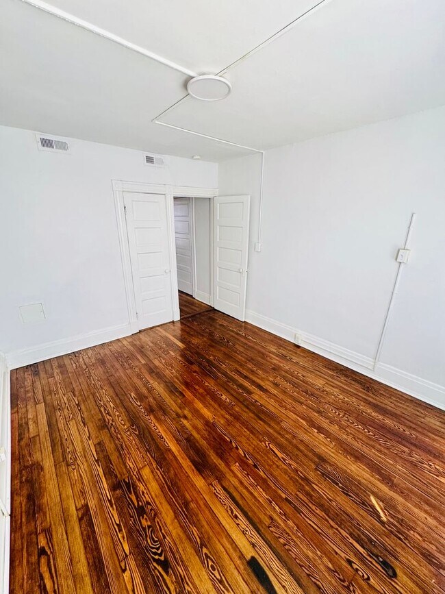 Building Photo - 3118 Hanover Ave