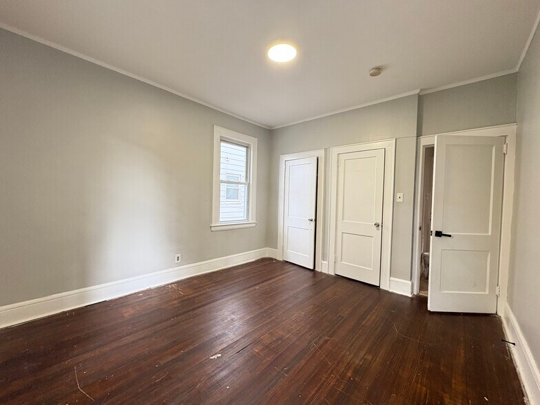 Unit 1 - 295 Isabella Ave