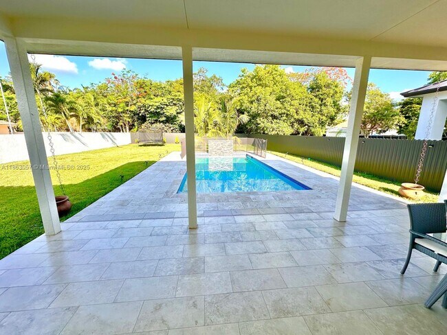 Building Photo - 15750 SW 90th Ave