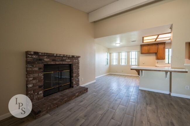 Building Photo - Fresno North West Fig Garden Loop Home, 3B...