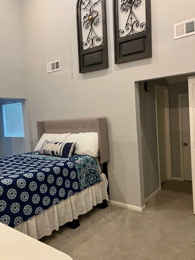 Building Photo - 12500 Melville Dr