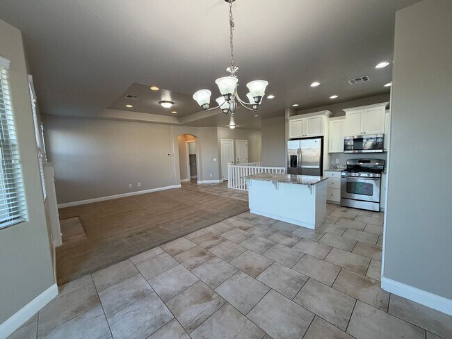 Building Photo - 469 E Barcelona Dr