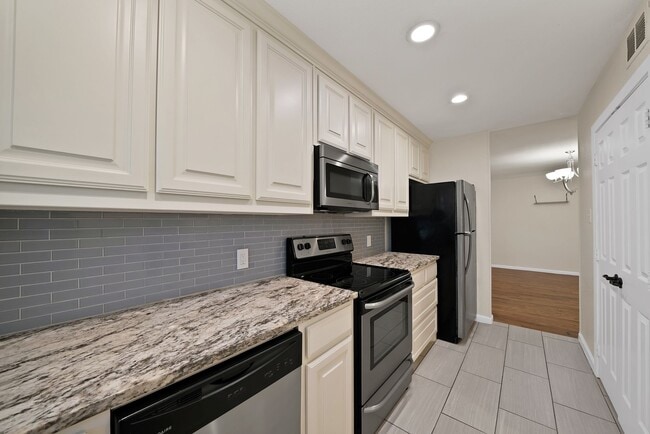 Building Photo - 2303 Park Hill Dr