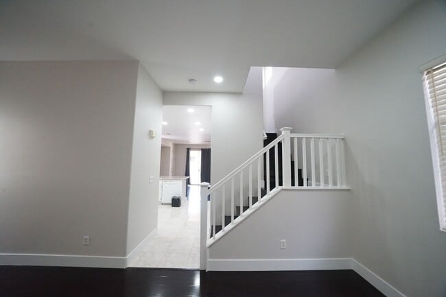 Building Photo - SHOWINGS AVAILABLE NOW