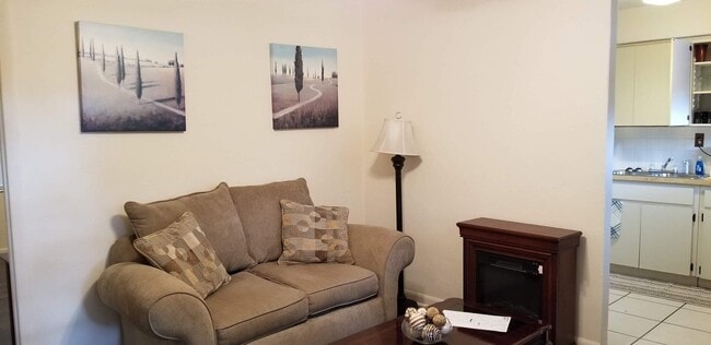 Building Photo - Maplenut Way, 1117 S