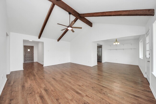 Building Photo - 10327 Sageburrow Dr