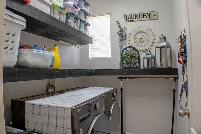 Building Photo - 2341 Betsy Ross Ln