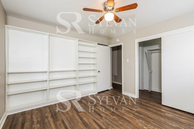 Building Photo - The living is easy in this 3 bedroom, 2 ba...