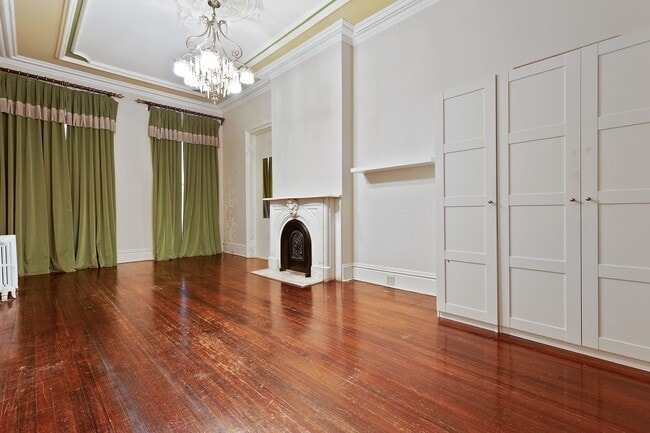 Building Photo - 277 Crown St