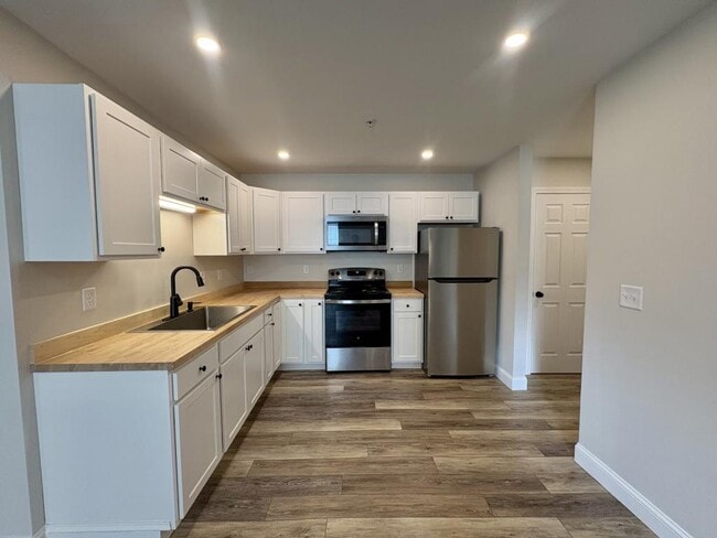 Building Photo - 37 Cottage St