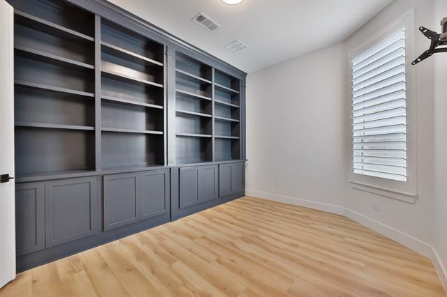 Building Photo - 545 Goose Lake Dr