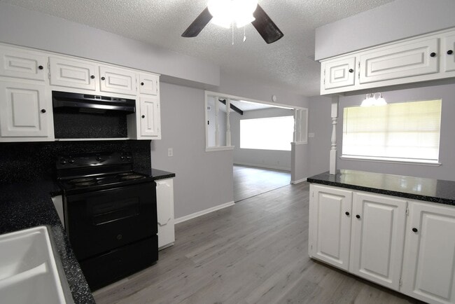 Building Photo - Whitehouse ISD - 3 Bedroom, 2 Bath Duplex, Lawn Care Provided!